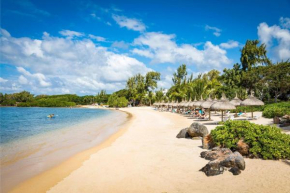 Azuri Ocean Village - Elegant 3-Bedroom Apartment with Private Garden, Beach & Pool Access in Roches Noires